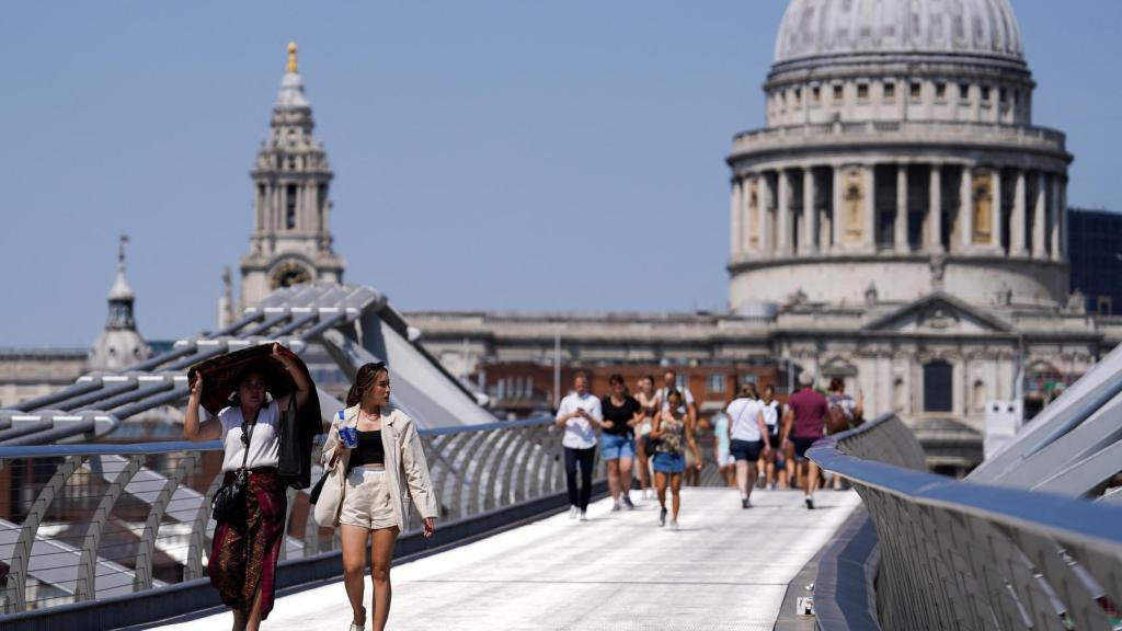Imagen de la ola de calor y las altas temperaturas que están sufriendo en Londres.