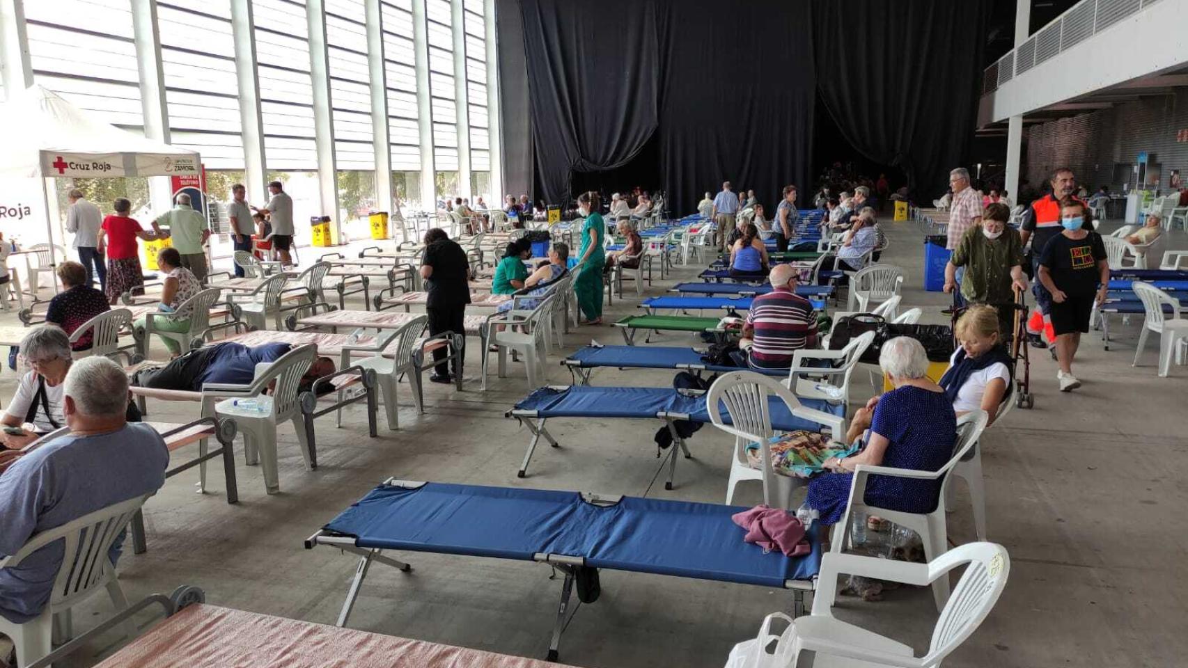 Ifeza acoge a los vecinos desalojados del incendio de Losacio