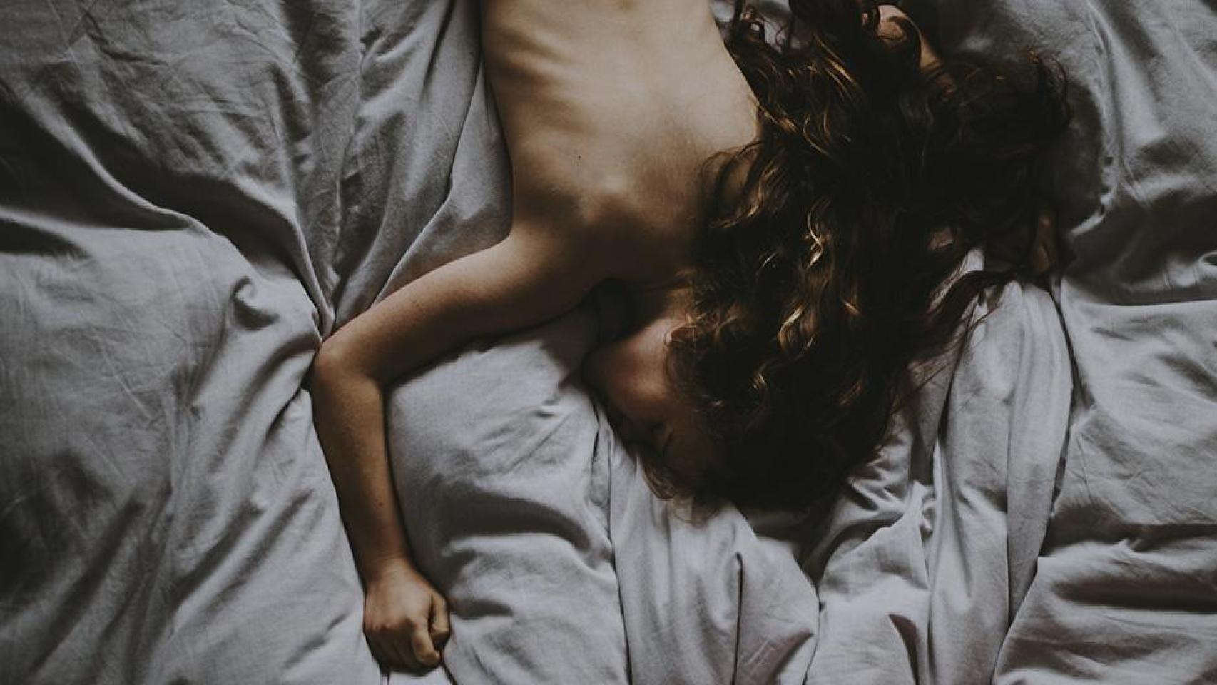 El calor produce desvelos y acorta las fases REM y de ondas cortas del sueño.