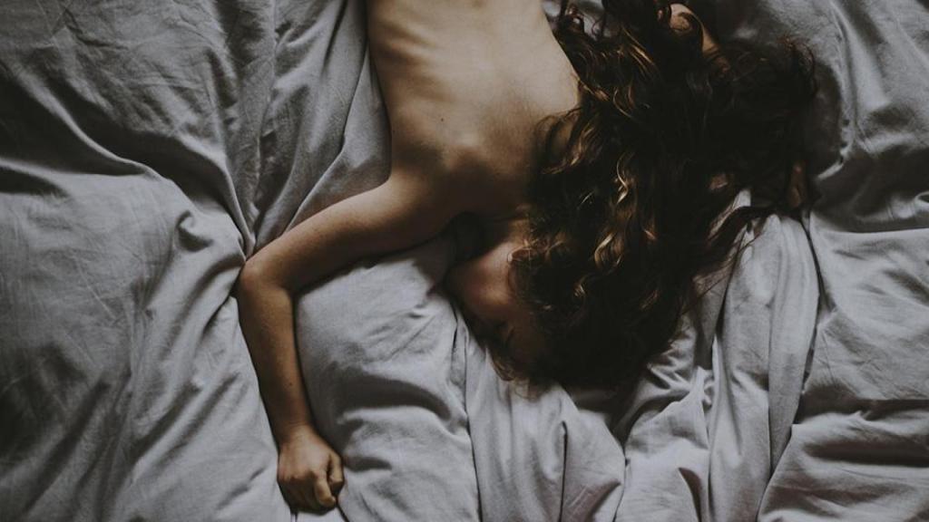 El calor produce desvelos y acorta las fases REM y de ondas cortas del sueño.