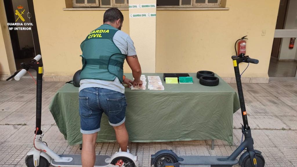 Material intervenido por la Guardia Civil