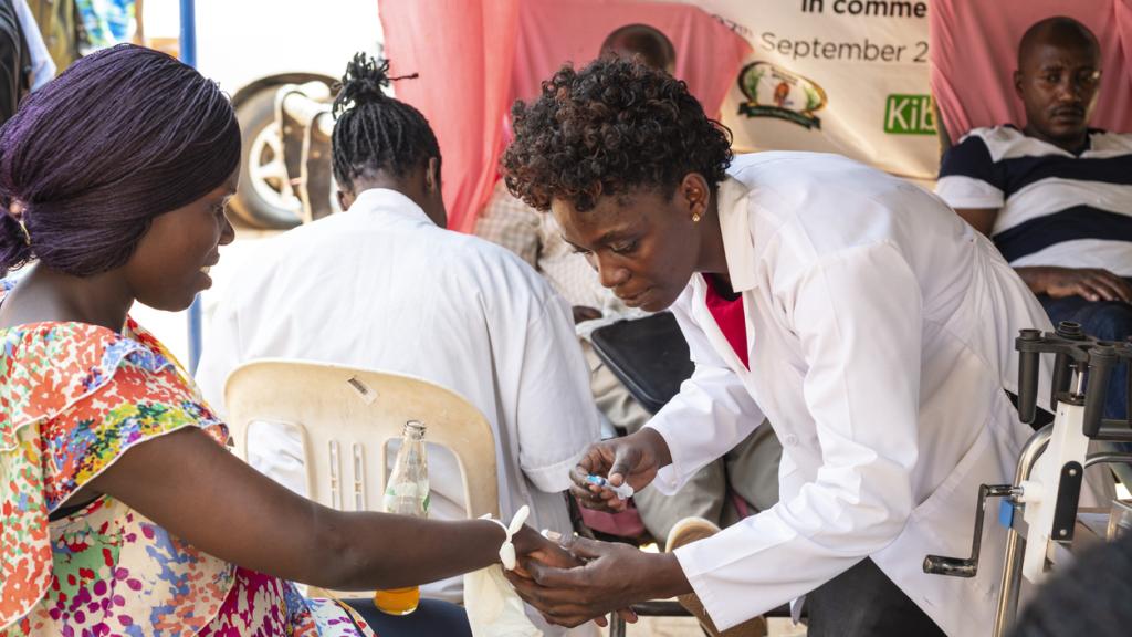 La vacunación contra el virus del Papiloma Humano es la primera etapa en la prevención del cáncer de útero.