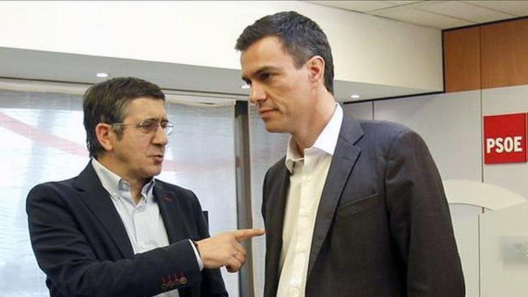 Patxi López y Pedro Sánchez, antes del debate de las primarias.
