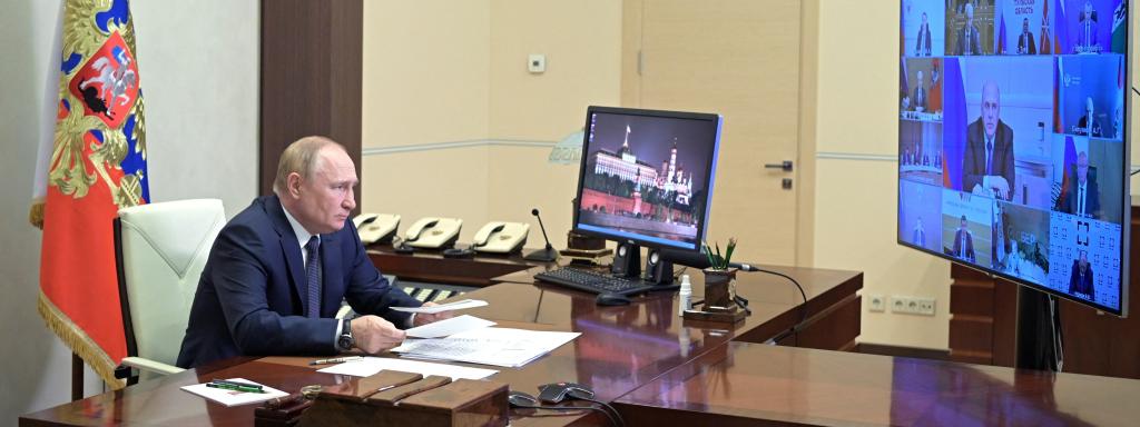 Vladimir Putin durante una reunión telemática este lunes en el Kremlin.