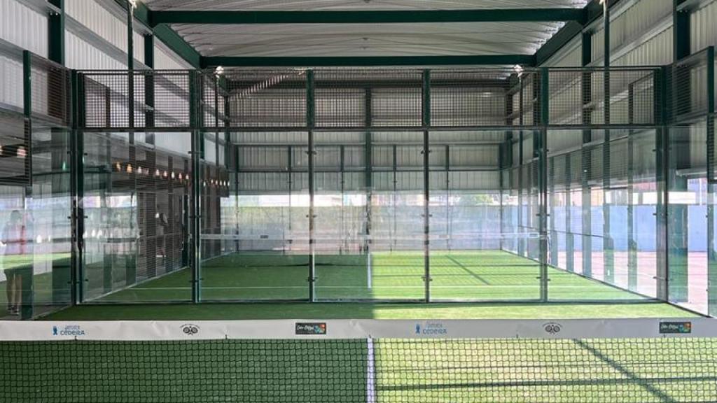 Una de las pistas tras la instalación de la cubierta