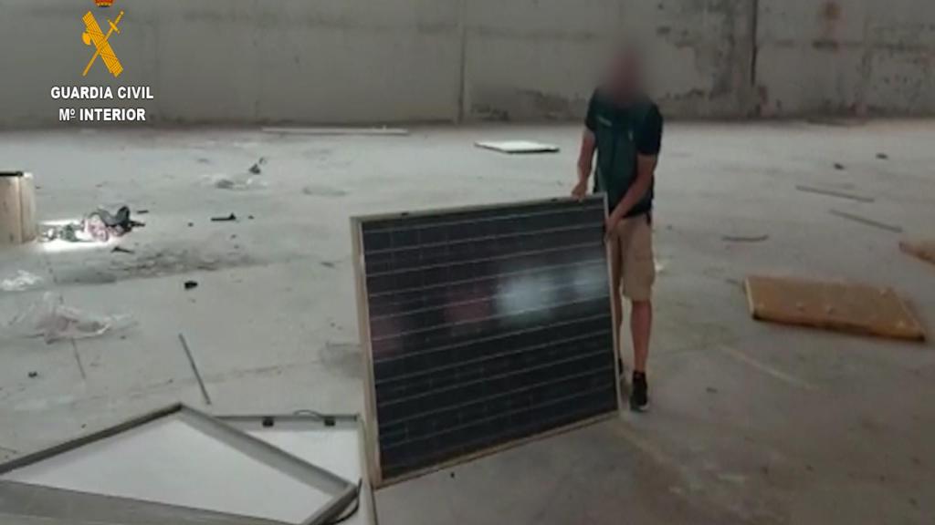 Una de las placas solares que se pretendía sustraer.