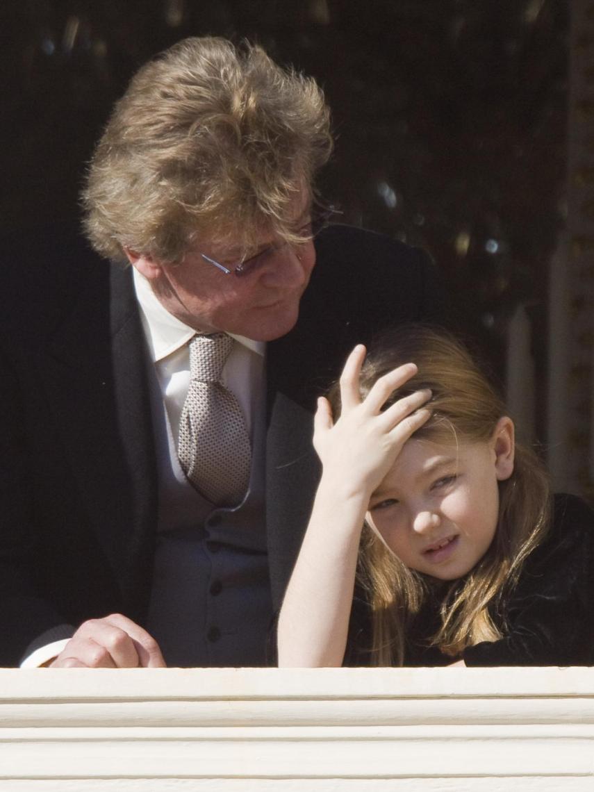 Ernesto de Hannover y su hija en el balcón de palacio, en Mónaco.