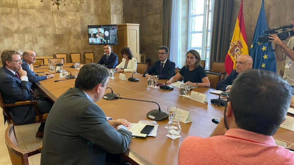 Teresa Ribera y Félix Bolaños, reunidos con portavoces de los grupos parlamentarios para el Plan de Contingencia para el suministro energético.