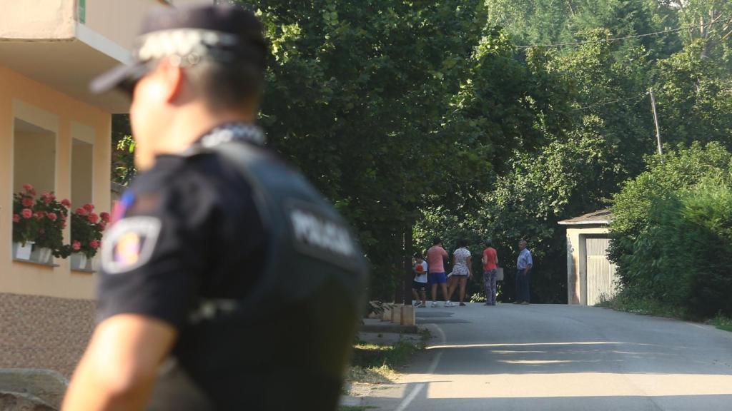 Vecinos desalojados en Rimor por el incendio de Montes de Valdueza.