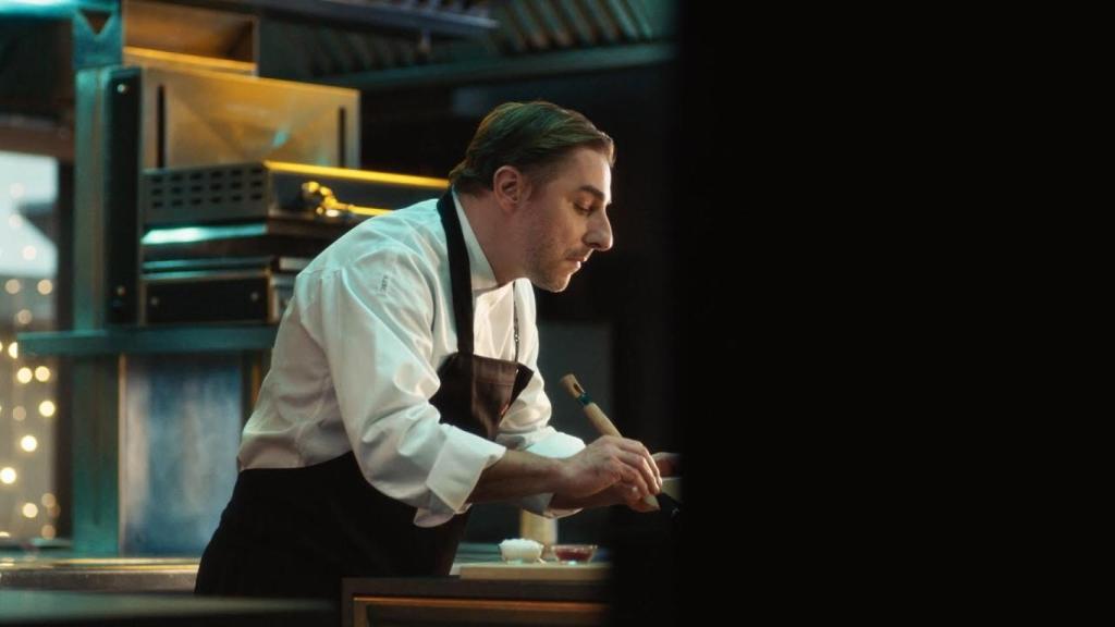 Jordi Roca preparando su famoso Roscón de Reyes.