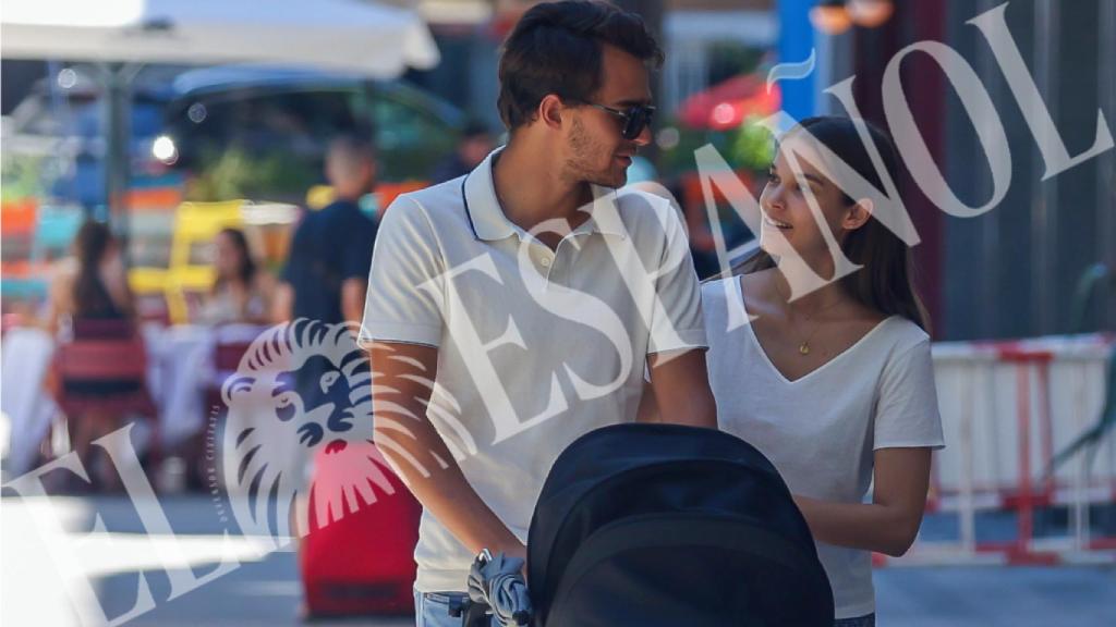 Pepe Barroso y Gara Arias junto a su hijo y Mónica Silva en las calles de Madrid.