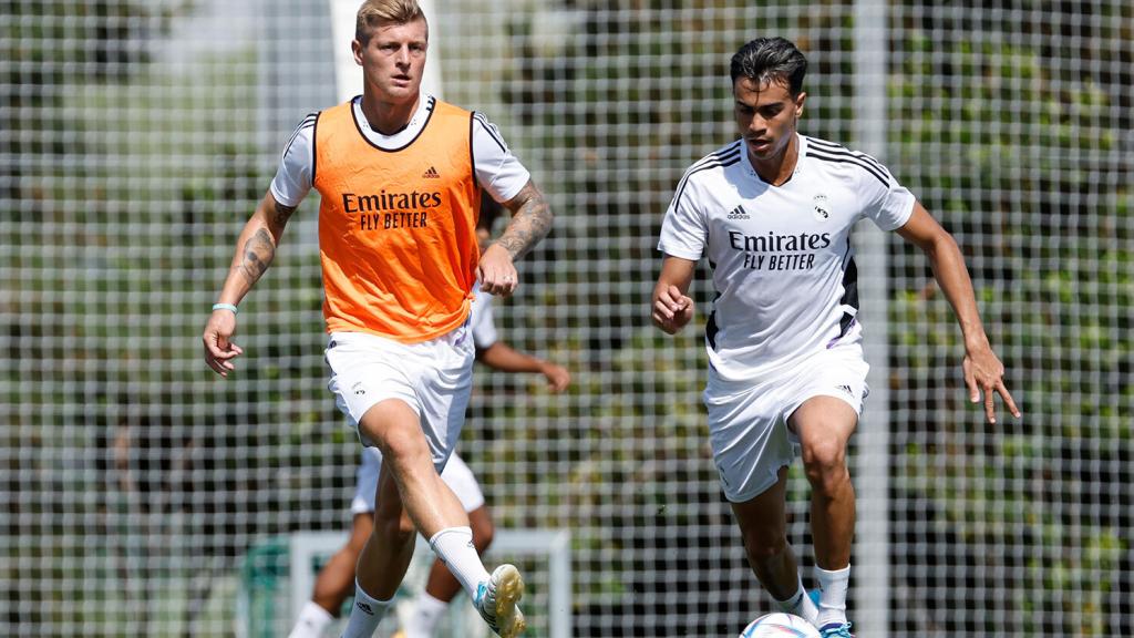 Reinier Jesús durante un entrenamiento junto a Toni Kroos