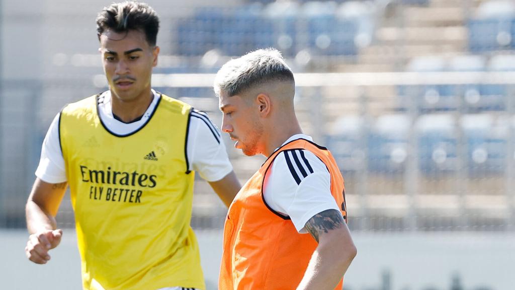 Reinier Jesús frente a Fede Valverde en un entrenamiento
