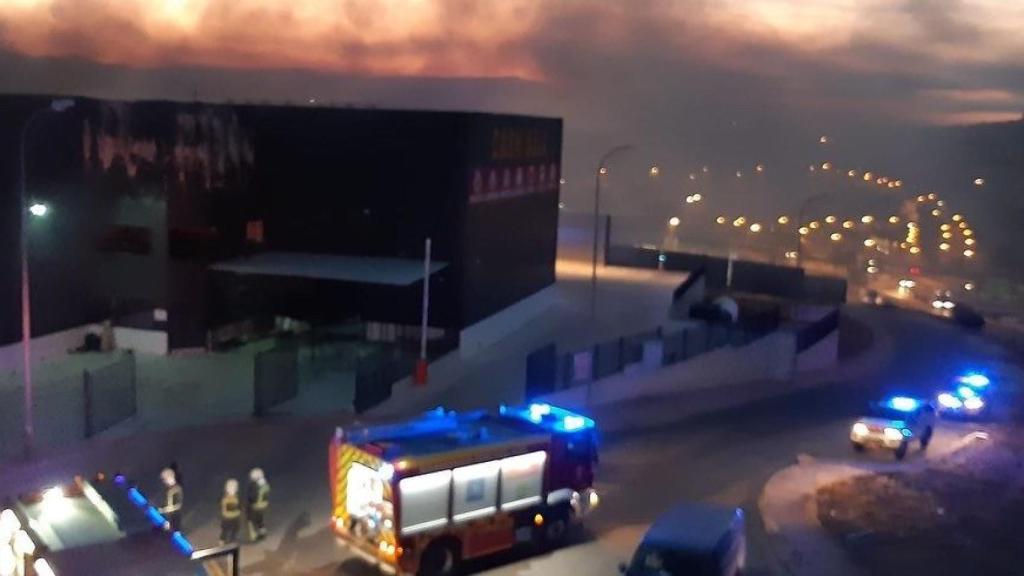 Otra foto de la nave ardiendo.