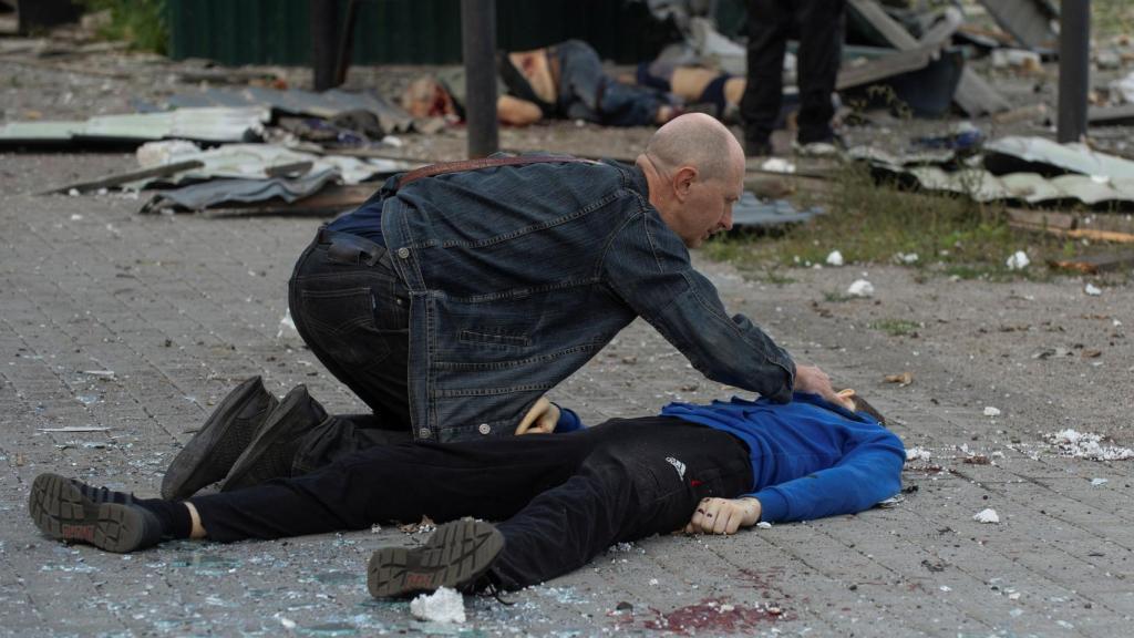 Un niño de 13 años, víctima del ataque ruso en Járkov.