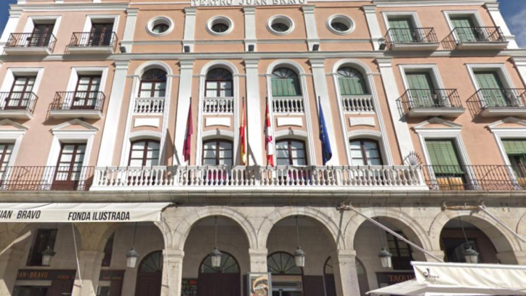 Fachada del teatro Juan Bravo