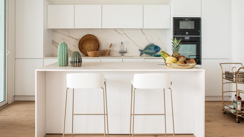 Isla de la cocina de una de las viviendas.