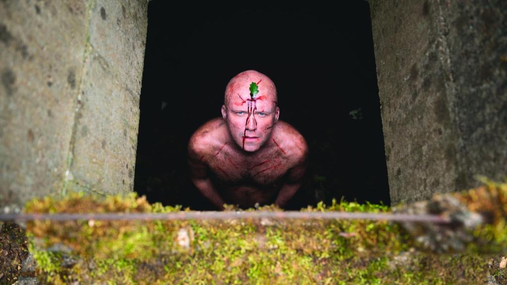 Abajo, Rory Kinnear en un momento de 'Men'