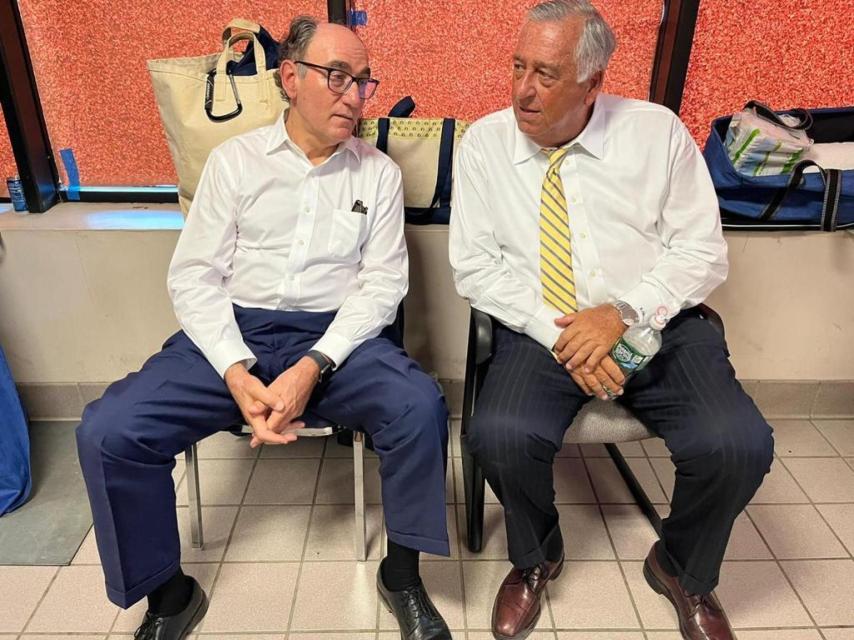 Ignacio Galán junto a Ronald J. Mariano (Massacchussets House Speaker), otro de los acompañantes de Biden.