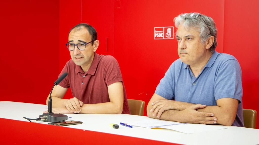 Los socialistas salmantinos David Serrada y Fernando Rubio, esta mañana