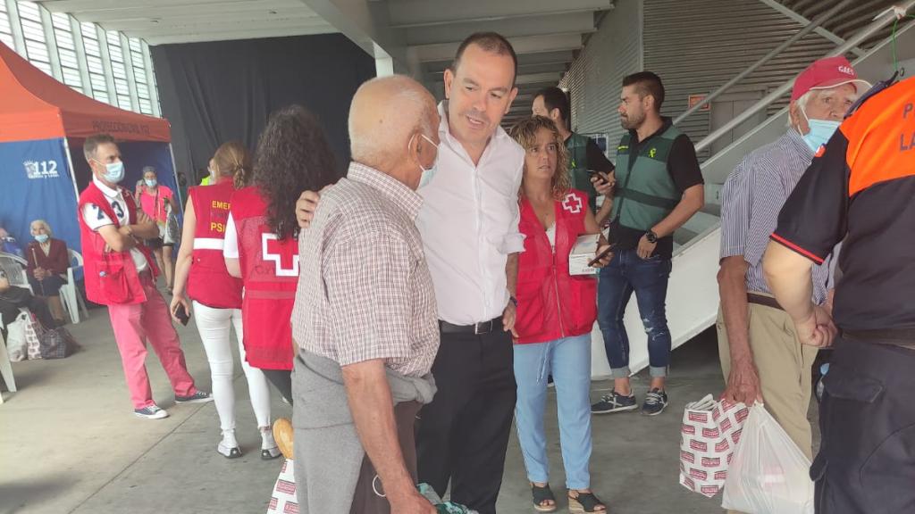 Imagen de archivo de Francisco Requejo con los desalojados en Ifeza