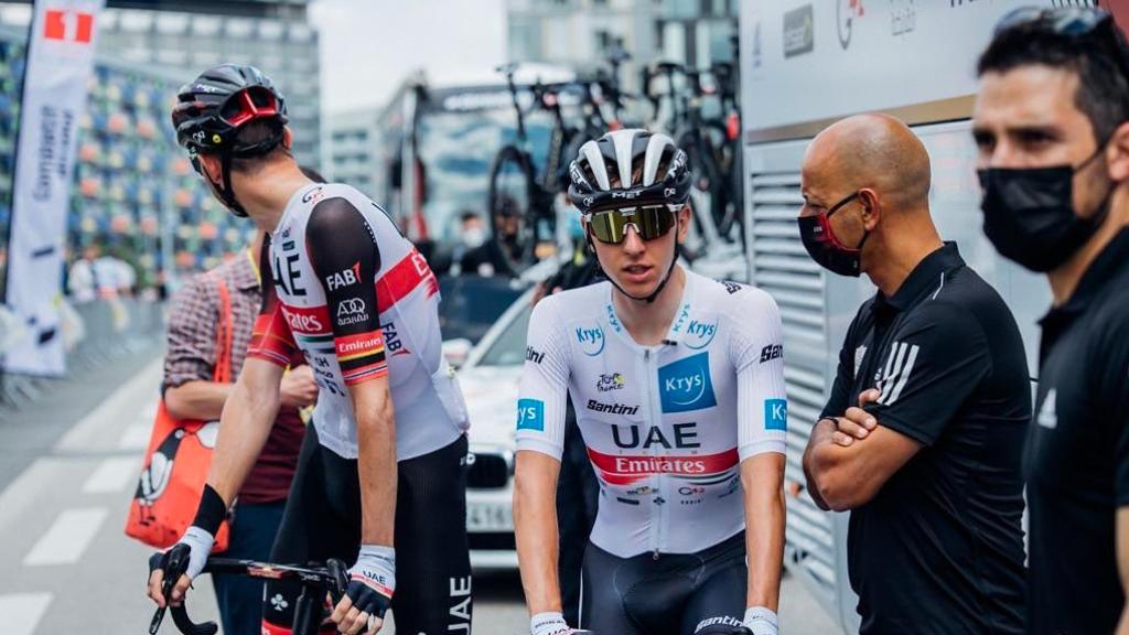 Tadej Pogacar y Joxean Fernández Matxin antes de una etapa del Tour de Francia 2022