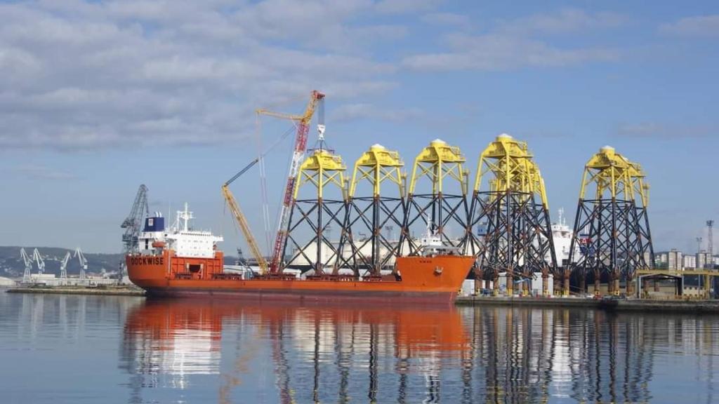 Jackets en el astillero de Fene (A Coruña)
