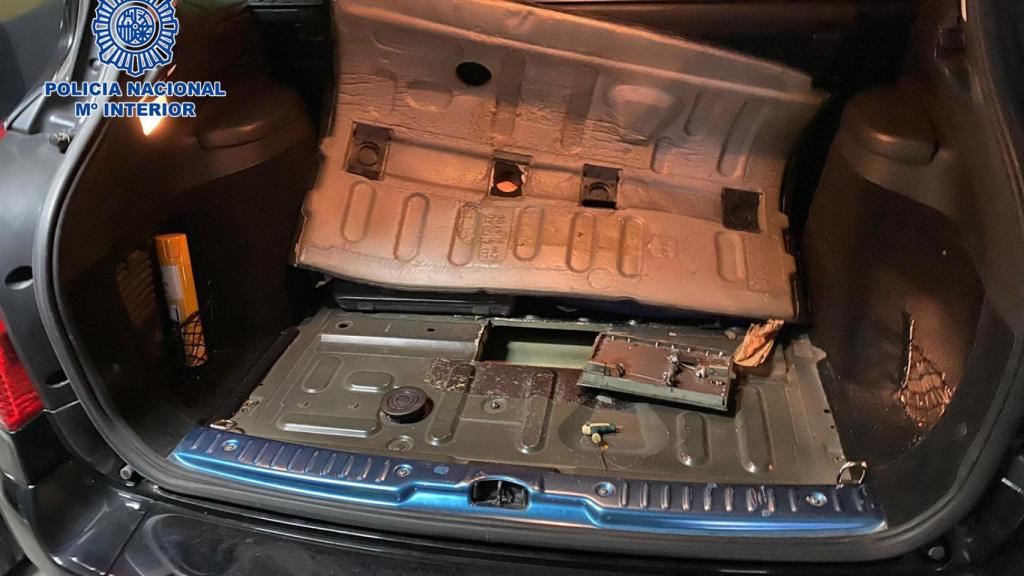 Uno de los coches intervenidos