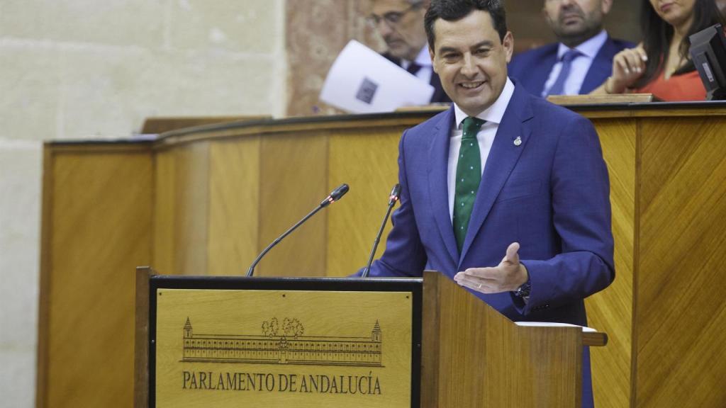 El presidente de la Junta, Juanma Moreno, durante el pleno de investidura.