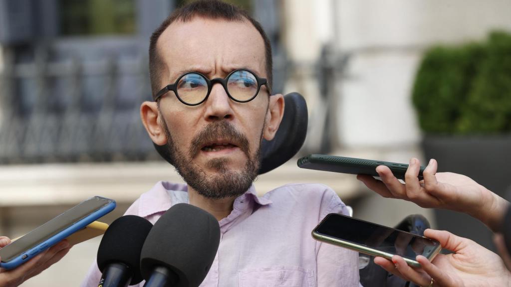 Pablo Echenique, portavoz de Unidas Podemos, atiende a los medios en el Congreso