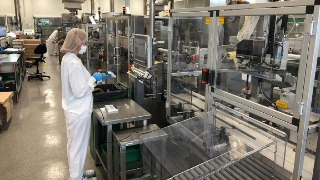 Una fábrica de medicamentos.