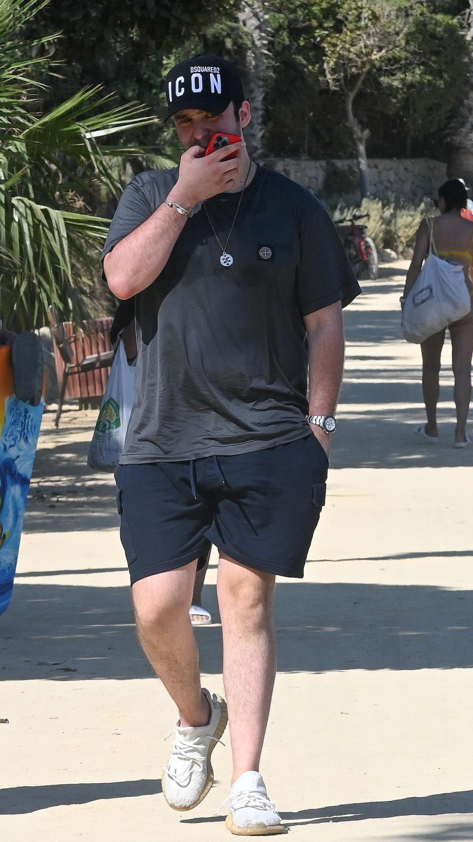 El nieto de los reyes eméritos de vacaciones en la Costa del Sol.