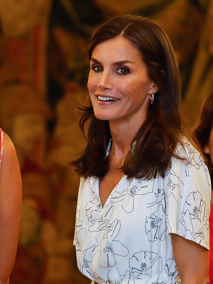 Letizia ha estrenado un diseño floral de Hugo Boss.