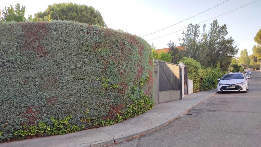 Esquina en la que se produjo el fallecimiento del repartidor, en la calle del Sol, en Paracuellos del Jarama.
