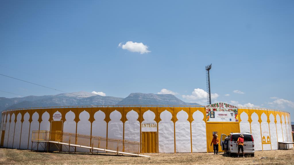 Una imagen del exterior de la plaza ya montada.