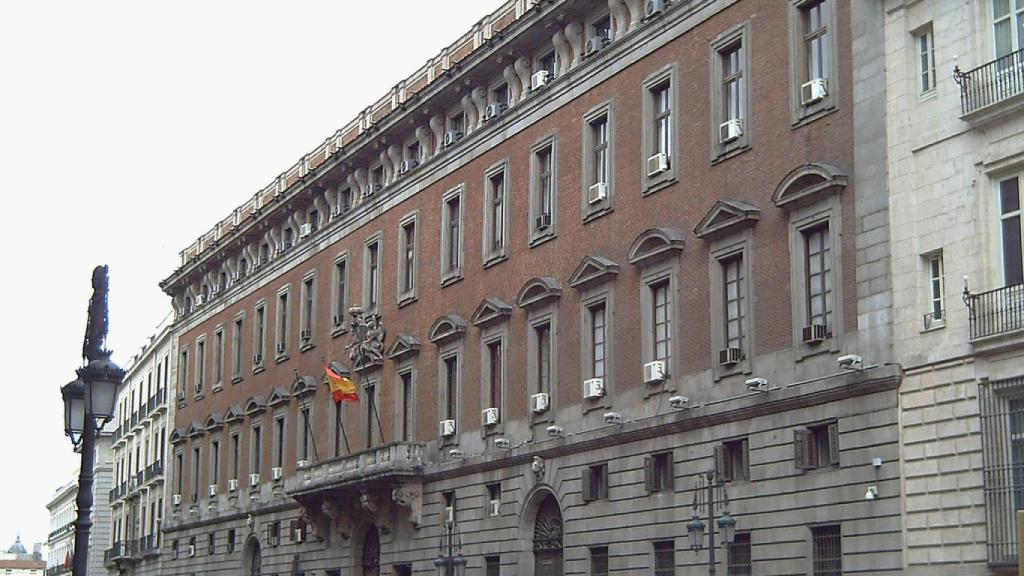 Fachada del Ministerio de Hacienda y Función Pública