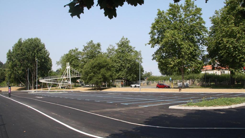 El nuevo aparcamiento público de Bastiagueiro, en Oleiros.