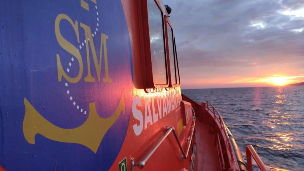 Una persona rescatada tras volcar su embarcación en la ría de Cedeira (A Coruña)