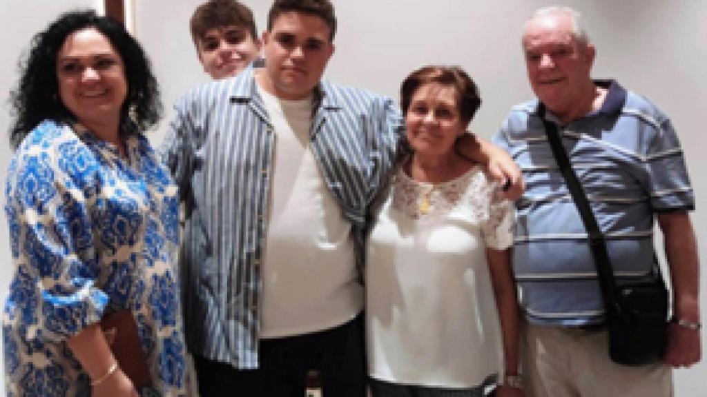 Pachi, con sus dos hijos Nana y Ángel