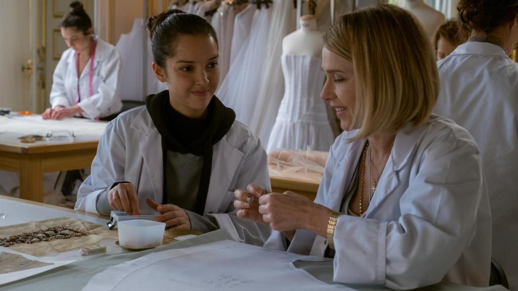Las actrices Lyna Khoudri y Pascal Arbillot, en una escena del filme.