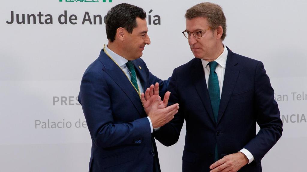 El presidente de la Junta de Andalucía, Juanma Moreno, y el presidente del PP, Alberto Núñez Feijóo.