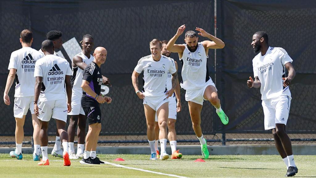 Los jugadores del Real Madrid se ejercitan a las órdenes de Pintus
