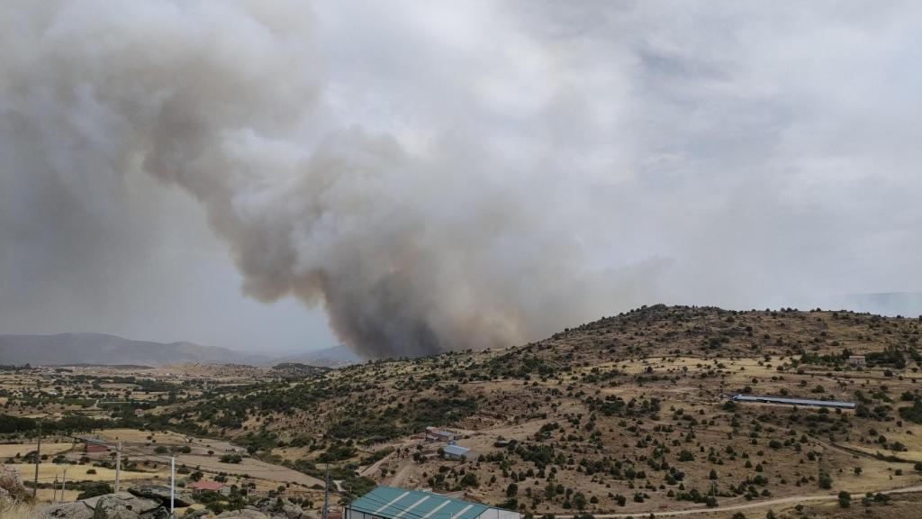 Incendio en la localidad de San Juan de la Nava (Ávila)