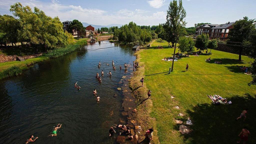 Imagen de la playa fluvial de Cacabelos