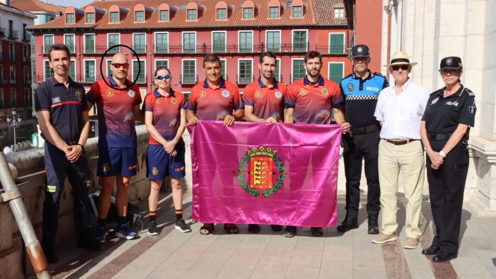 Julio junto al resto de Bomberos de Valladolid que partieron rumbo a Rotterdam