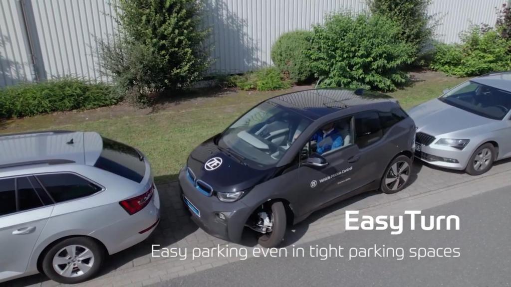 Coche aparcando con EasyTurn