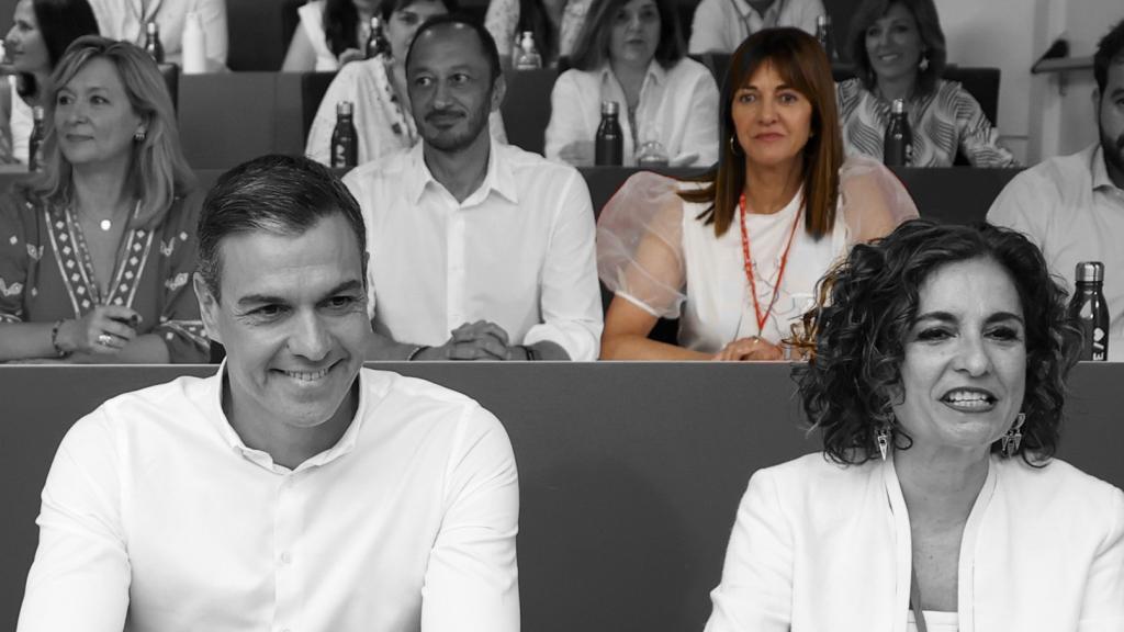 Idoia Mendia, situada justo detrás de Pedro Sánchez durante la ejecutiva del partido.