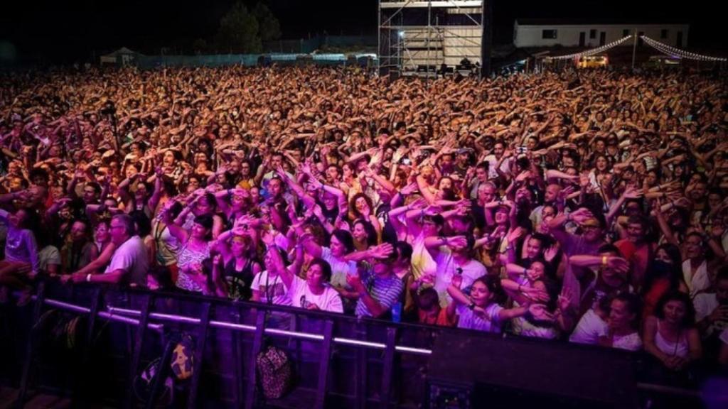 El concierto de Rozalén en Letur, a rebosar.