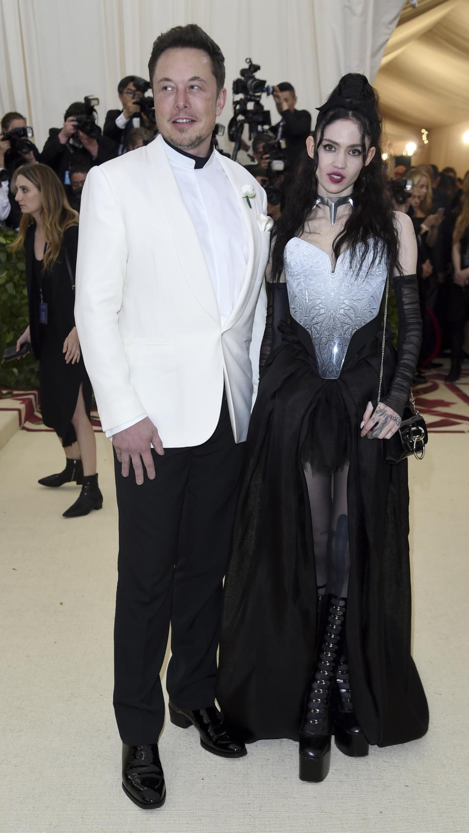 Elon Musk y la cantante Grimes en Nueva York.