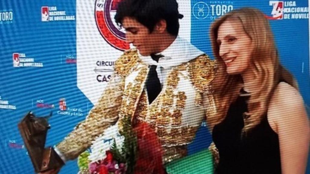 La viceconsejera de Cultura entrega el trofeo al triunfador